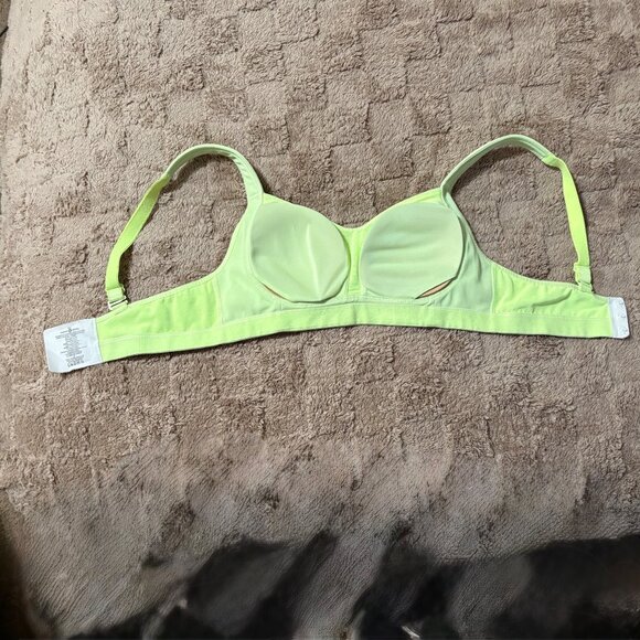 EXCELLENT Lululemon Ta Ta Tamer II Sports Bra 34C Stripe Mint Adjustable Straps - Picture 4 of 8